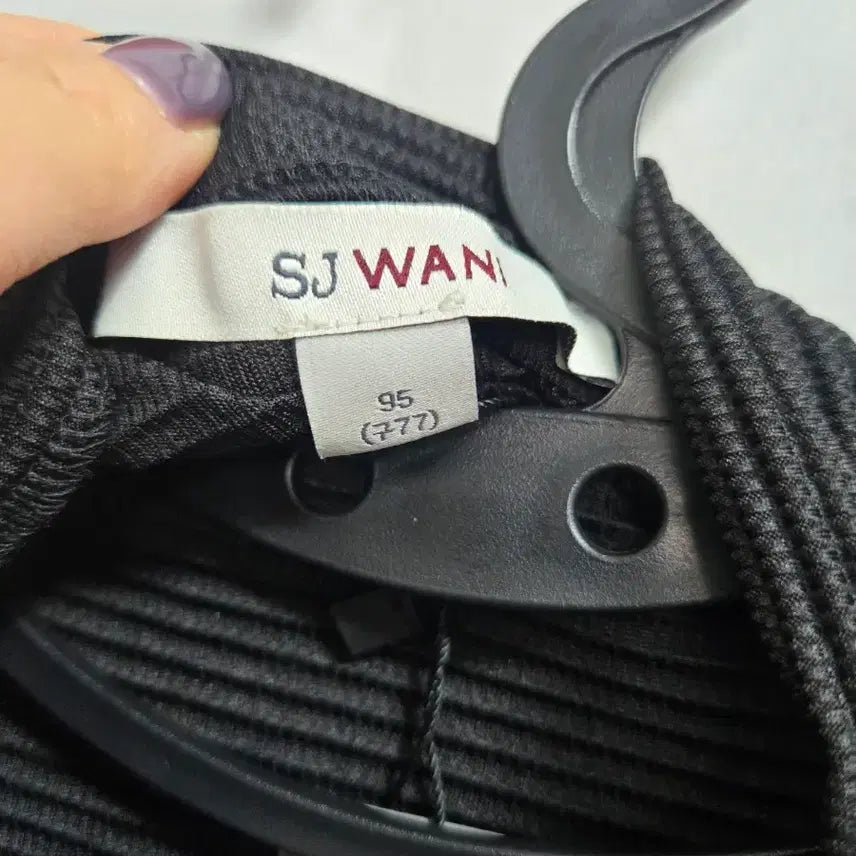 [BUNJANG] SJ WANI Pleated Short Sleeve T-shirt Black 95 / sj와니 플리츠 반팔 티셔츠 블랙 95