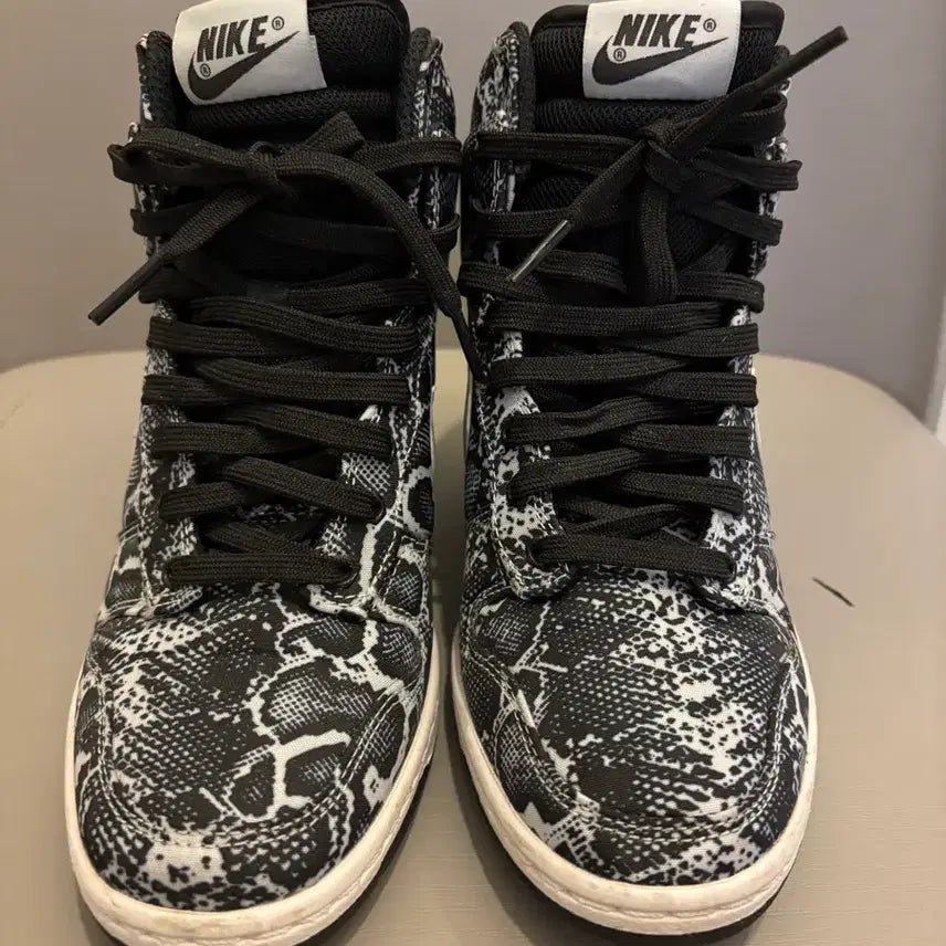 [BUNJANG] Nike High Top Wedge Sneakers (Navy &amp; White, 230mm) / 나이키 하이탑 웨지힐 스니커즈 230