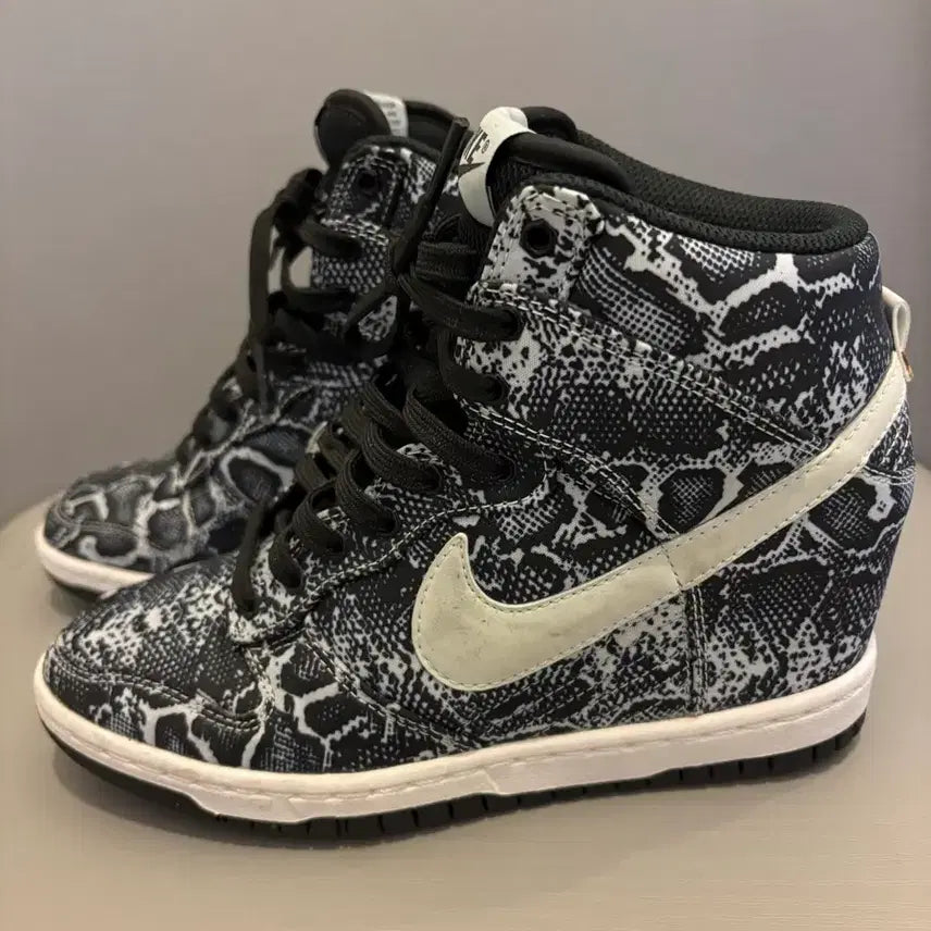 [BUNJANG] Nike High Top Wedge Sneakers (Navy &amp; White, 230mm) / 나이키 하이탑 웨지힐 스니커즈 230