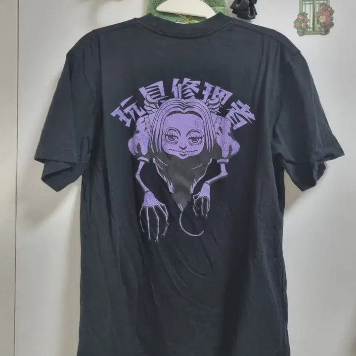 [BUNJANG] Uniqlo Hunter x Hunter Neferpitou Short Sleeve T-shirt / 헌터헌터 유니클로 콜라보 네페르피트 반팔티