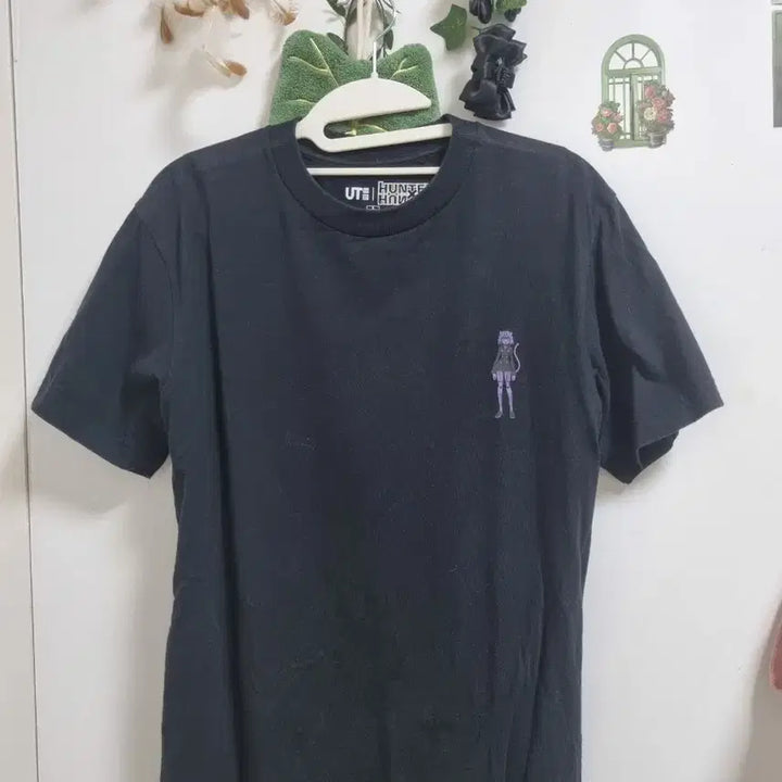 [BUNJANG] Uniqlo Hunter x Hunter Neferpitou Short Sleeve T-shirt / 헌터헌터 유니클로 콜라보 네페르피트 반팔티