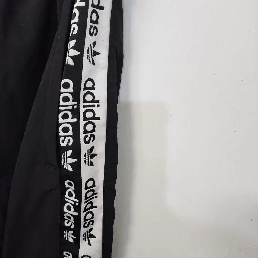 [SOLD OUT] XS아디다스테이프조거팬츠