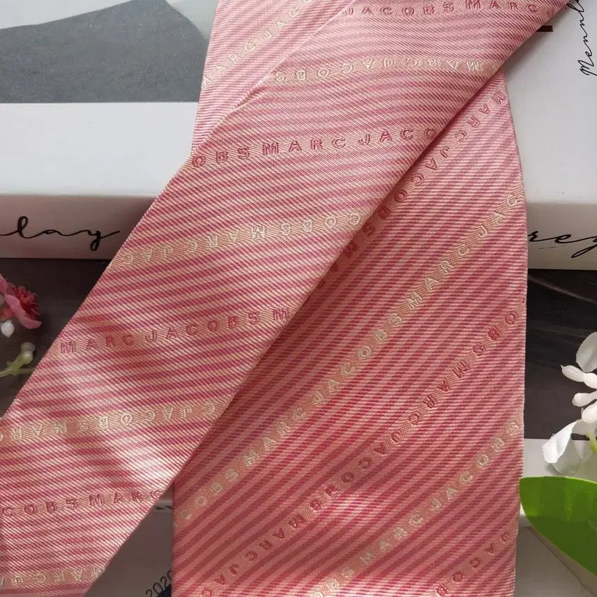 [BUNJANG] Marc Jacobs Silk Stripe Logo Tie / 마크제이콥스 실크 스트라이프 로고 패턴 넥타이 9cm A+등급 K2302