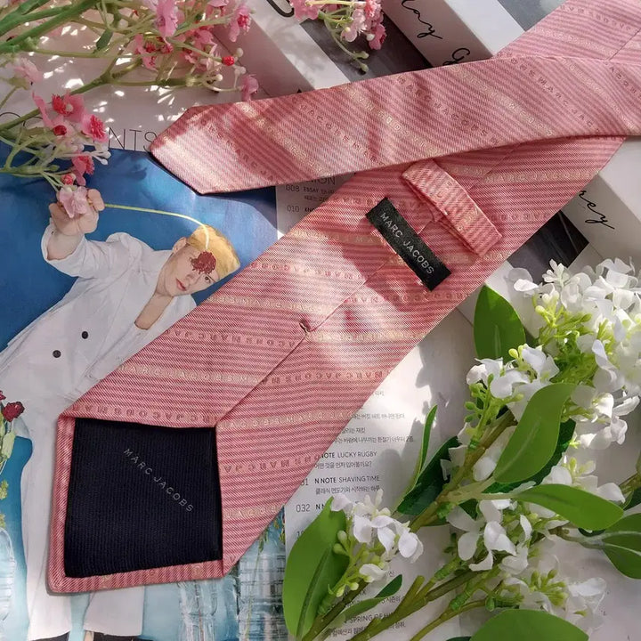 [BUNJANG] Marc Jacobs Silk Stripe Logo Tie / 마크제이콥스 실크 스트라이프 로고 패턴 넥타이 9cm A+등급 K2302