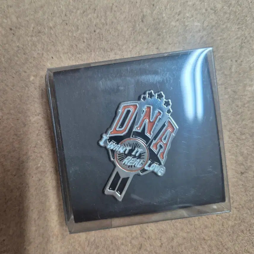 [BUNJANG] BTS BTS DNA Badge / (미개봉)BTS 방탄소년단 BTS DNA 뱃지