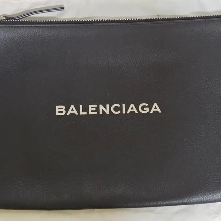 [BUNJANG] Balenciaga Everyday Initial Logo Clutch Black OS / [정품] 발렌시아가 에브리데이 이니셜 로고 클러치 블랙 OS
