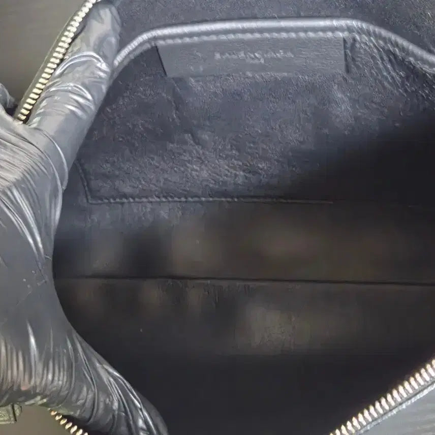 [BUNJANG] Balenciaga Everyday Initial Logo Clutch Black OS / [정품] 발렌시아가 에브리데이 이니셜 로고 클러치 블랙 OS