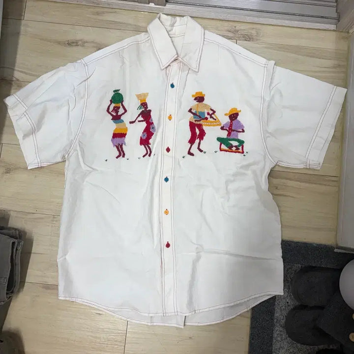 [BUNJANG] White Embroidered Short-Sleeve Shirt / 화이트 자수 반팔 남방 셔츠