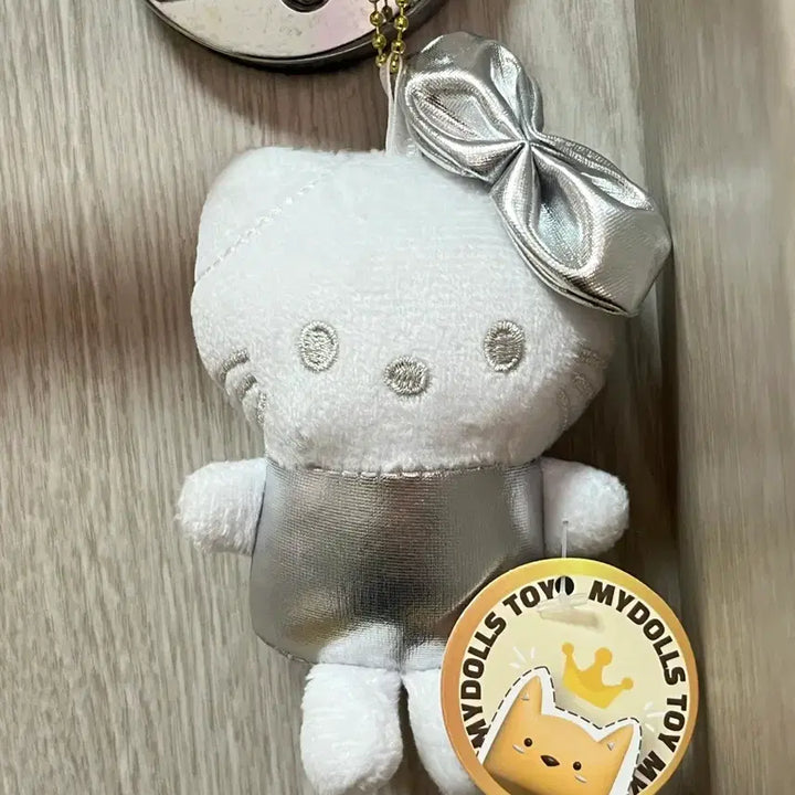 [BUNJANG] Hello Kitty Silver Ribbon Keychain Doll / 실버 헬로키티 키링 인형