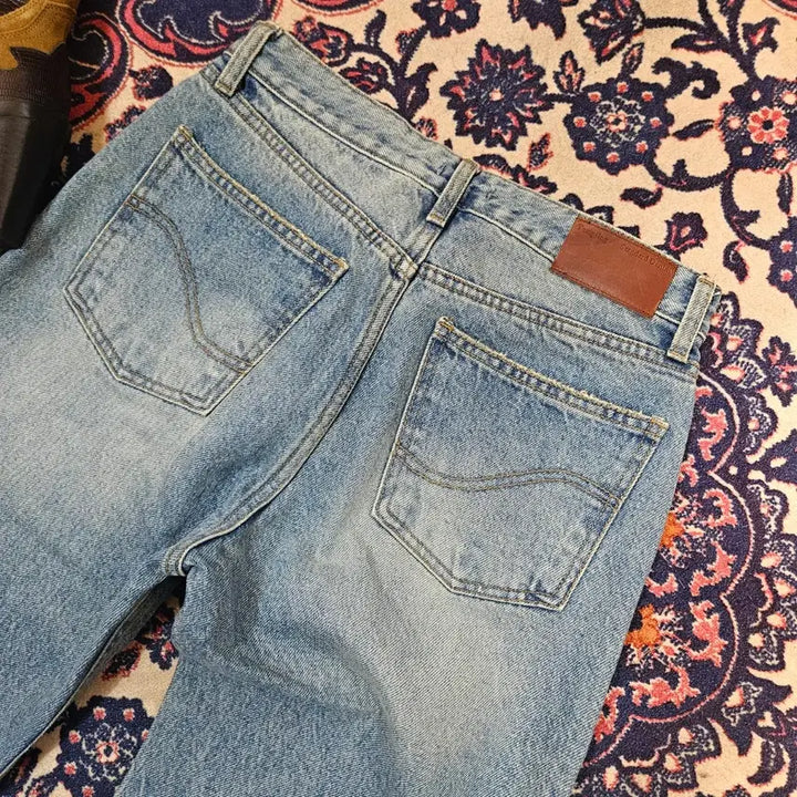 [BUNJANG] Tempting Seoul Washed Slim Straight Denim Pants - 1 Size / Tempting Seoul 워시드 슬림 스트레이트 데님 팬츠 1size