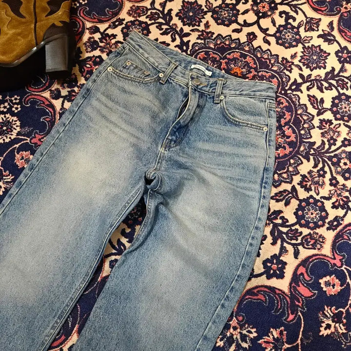 [BUNJANG] Tempting Seoul Washed Slim Straight Denim Pants - 1 Size / Tempting Seoul 워시드 슬림 스트레이트 데님 팬츠 1size