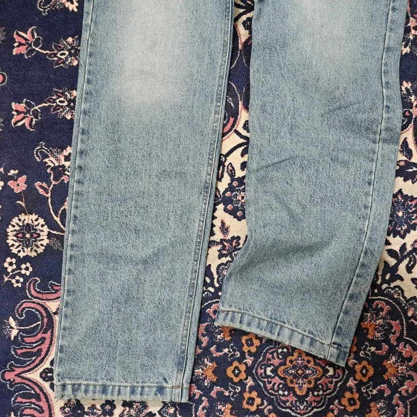[BUNJANG] Tempting Seoul Washed Slim Straight Denim Pants - 1 Size / Tempting Seoul 워시드 슬림 스트레이트 데님 팬츠 1size