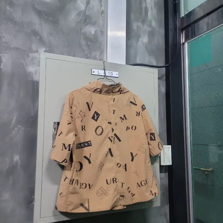 [BUNJANG] MINE Nylon Lettering Short-Sleeved Shirt Jacket / 한섬 MINE 마인 나일론 레터링 반팔 셔츠 자켓 FREE