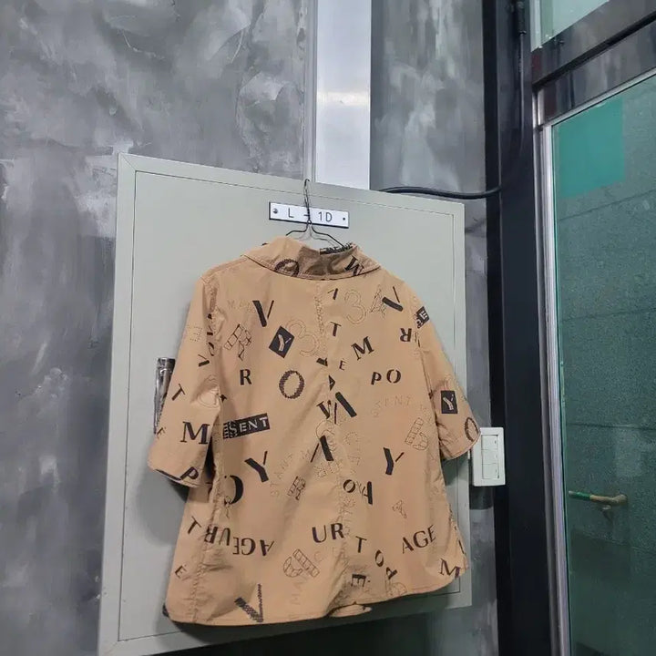 [BUNJANG] MINE Nylon Lettering Short-Sleeved Shirt Jacket / 한섬 MINE 마인 나일론 레터링 반팔 셔츠 자켓 FREE