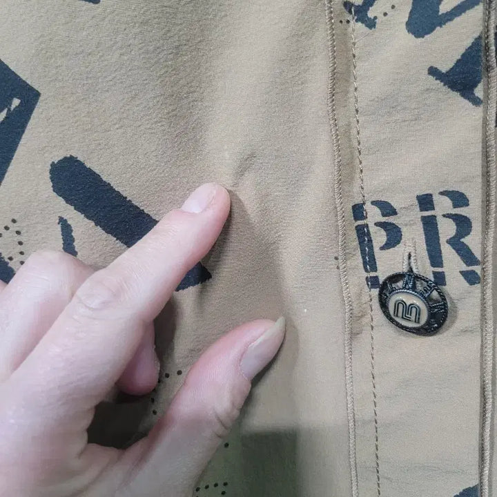 [BUNJANG] MINE Nylon Lettering Short-Sleeved Shirt Jacket / 한섬 MINE 마인 나일론 레터링 반팔 셔츠 자켓 FREE