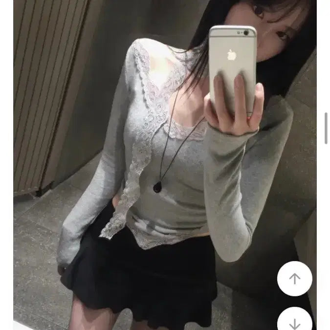 [BUNJANG] Ably Lee Lace Off-Shoulder Crop Top / 에이블리 리즈 레이스 오프숄더 크롭티