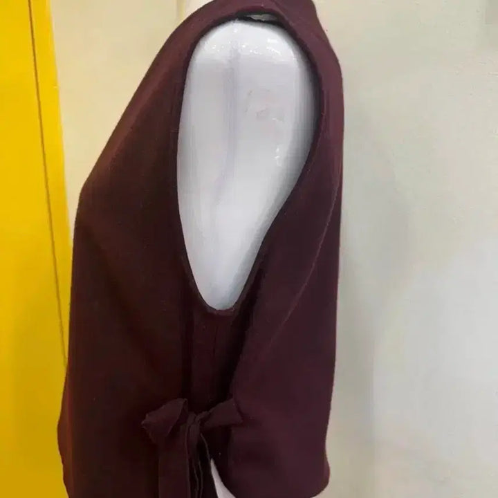 [BUNJANG] Roem Wine Wool Vest with Ribbon Detail / 로엠 와인 울 베스트 리본 디테일 베스트/꾸안꾸 데일리룩