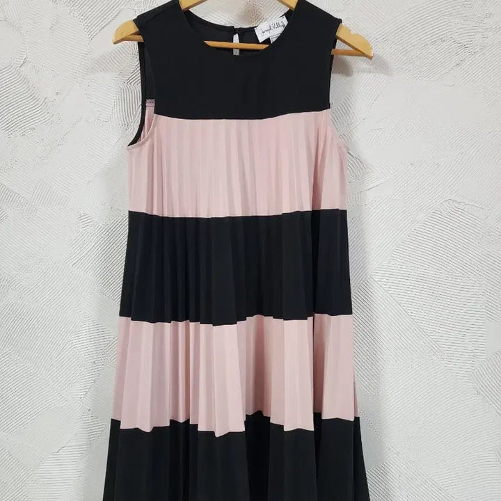 [BUNJANG] Joseph Ribkoff Pleated Mini Dress / 조셉 리브코프 블랙 핑크 플리츠 미니 원피스