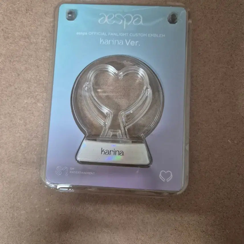 [BUNJANG] aespa Karina Custom Emblem for Official Fanlight / (미개봉)aespa 에스파 공식 팬라이트 커스텀 엠블럼 카리나