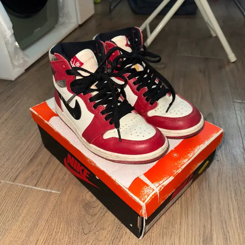[BUNJANG] Nike Air Jordan 1 Retro High OG Sneakers / 나이키 에어 조던 1 레트로 하이 OG 235