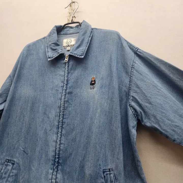[BUNJANG] Who.A.U Steve Bear Embroidered Washed Denim Varsity Jacket (L) / 후아유 스티브 베어 자수 워싱 데님 바시티 자켓L(2XL)