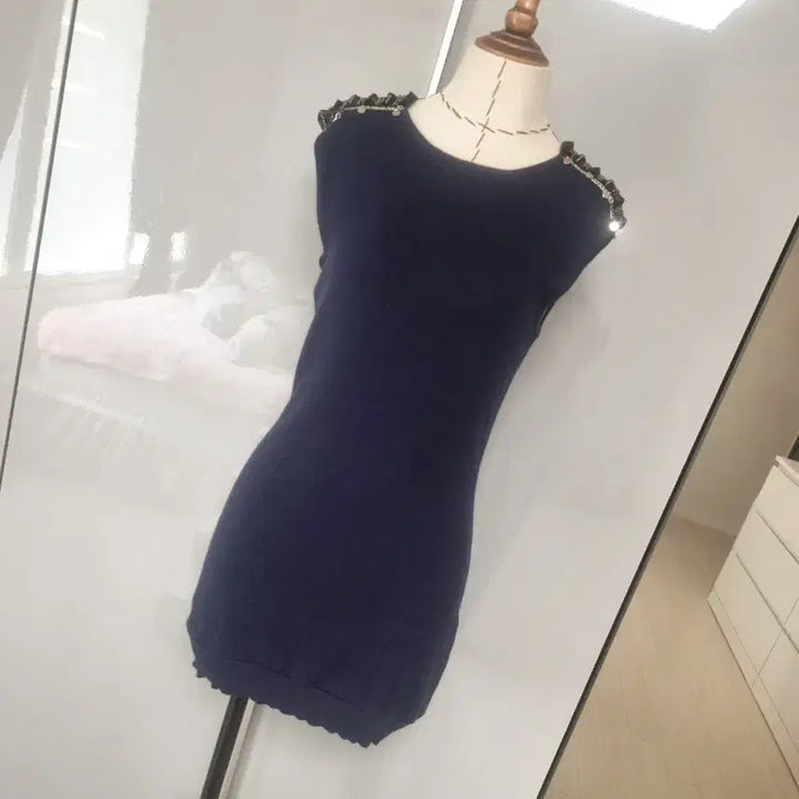 [BUNJANG] Navy Knit Dress with Beaded Detail / 네이비 니트 원피스 44,55