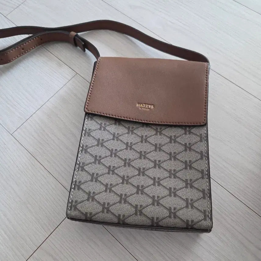 [BUNJANG] Hazzys H Pattern Mini Crossbody Bag / 헤지스 H 패턴 미니 크로스백+스벅 크로스백