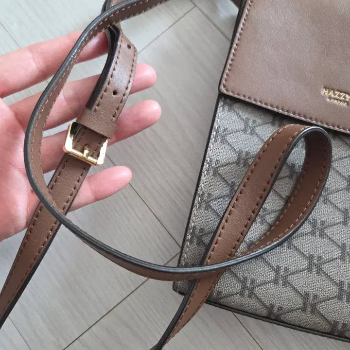 [BUNJANG] Hazzys H Pattern Mini Crossbody Bag / 헤지스 H 패턴 미니 크로스백+스벅 크로스백