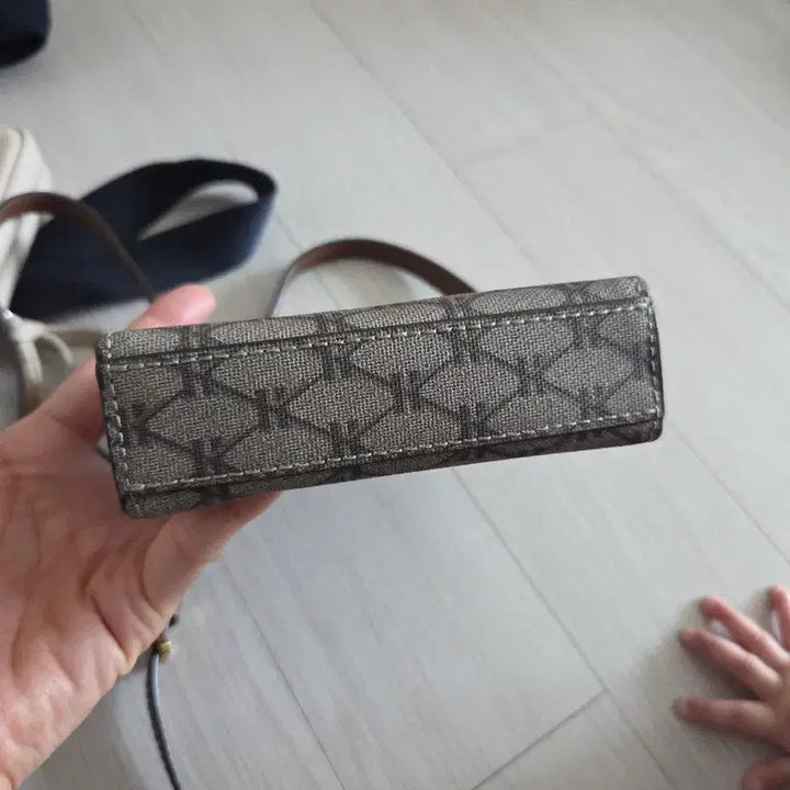 [BUNJANG] Hazzys H Pattern Mini Crossbody Bag / 헤지스 H 패턴 미니 크로스백+스벅 크로스백