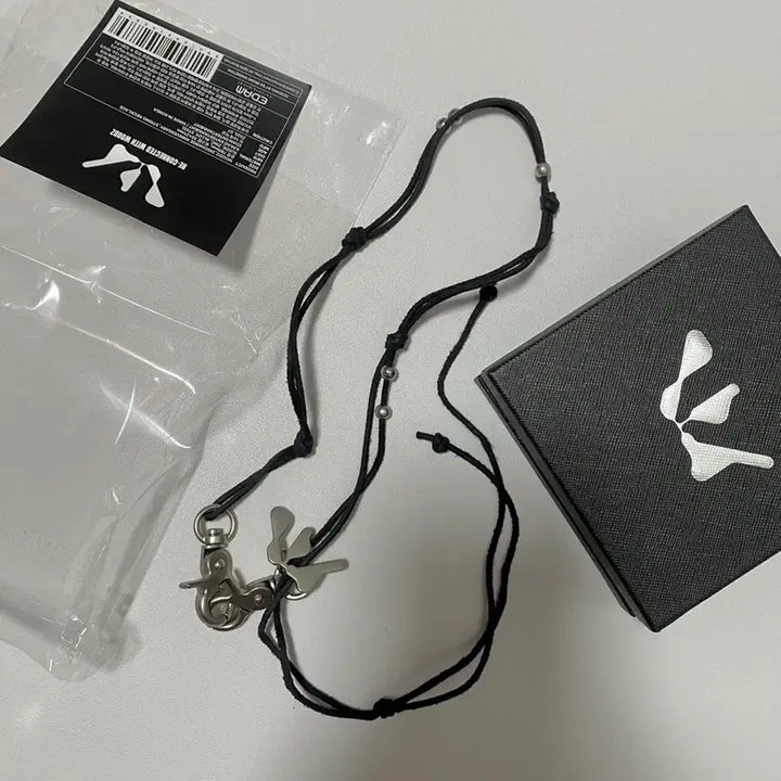 [SOLD OUT] 우즈 조승연 스웨이드목걸이 원가이하