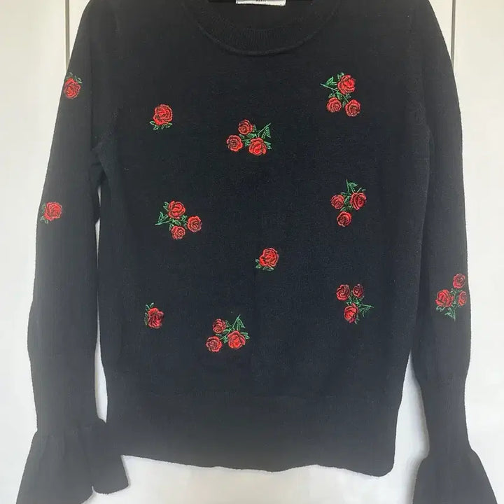 [BUNJANG] Sandro Wool Cashmere Rose Embroidery Knit / 산드로 울캐시미어장미 자수 니트