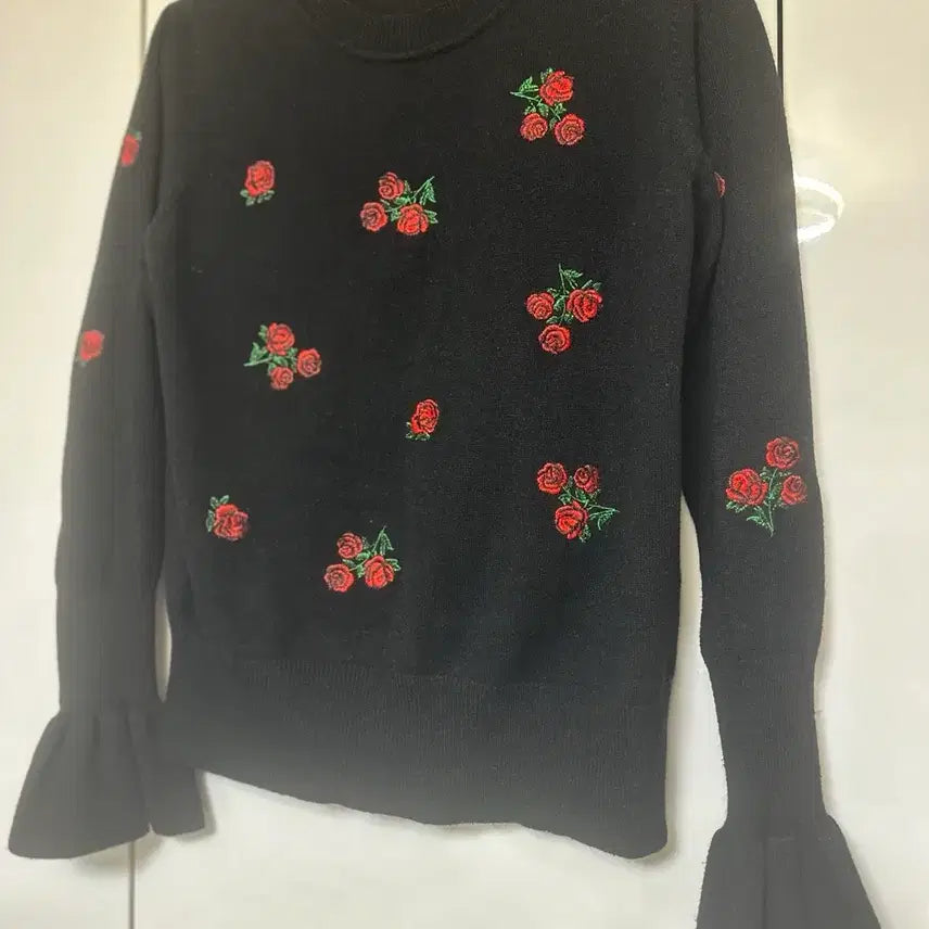 [BUNJANG] Sandro Wool Cashmere Rose Embroidery Knit / 산드로 울캐시미어장미 자수 니트