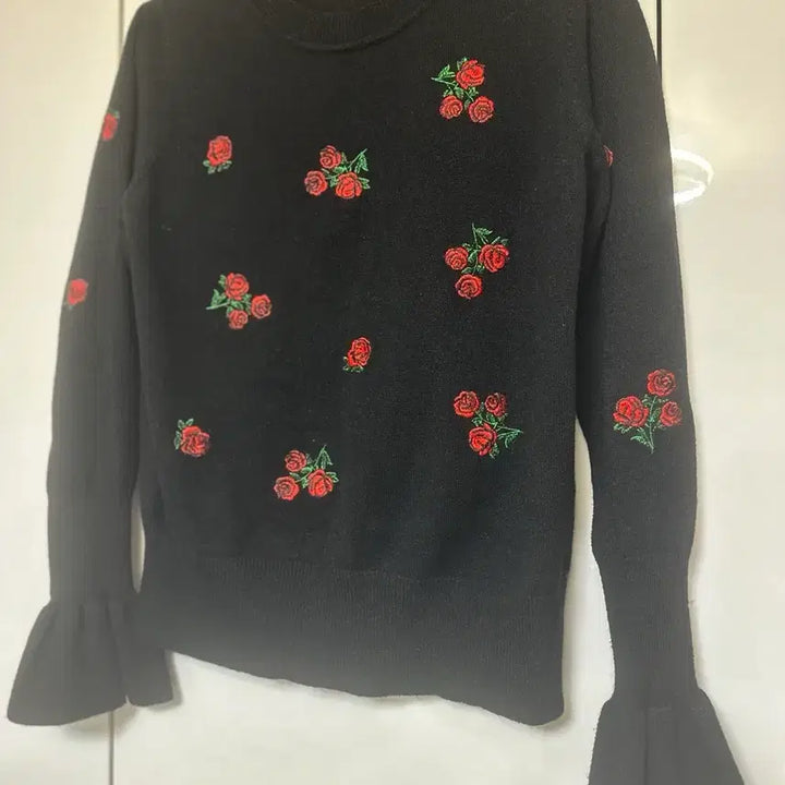 [BUNJANG] Sandro Wool Cashmere Rose Embroidery Knit / 산드로 울캐시미어장미 자수 니트