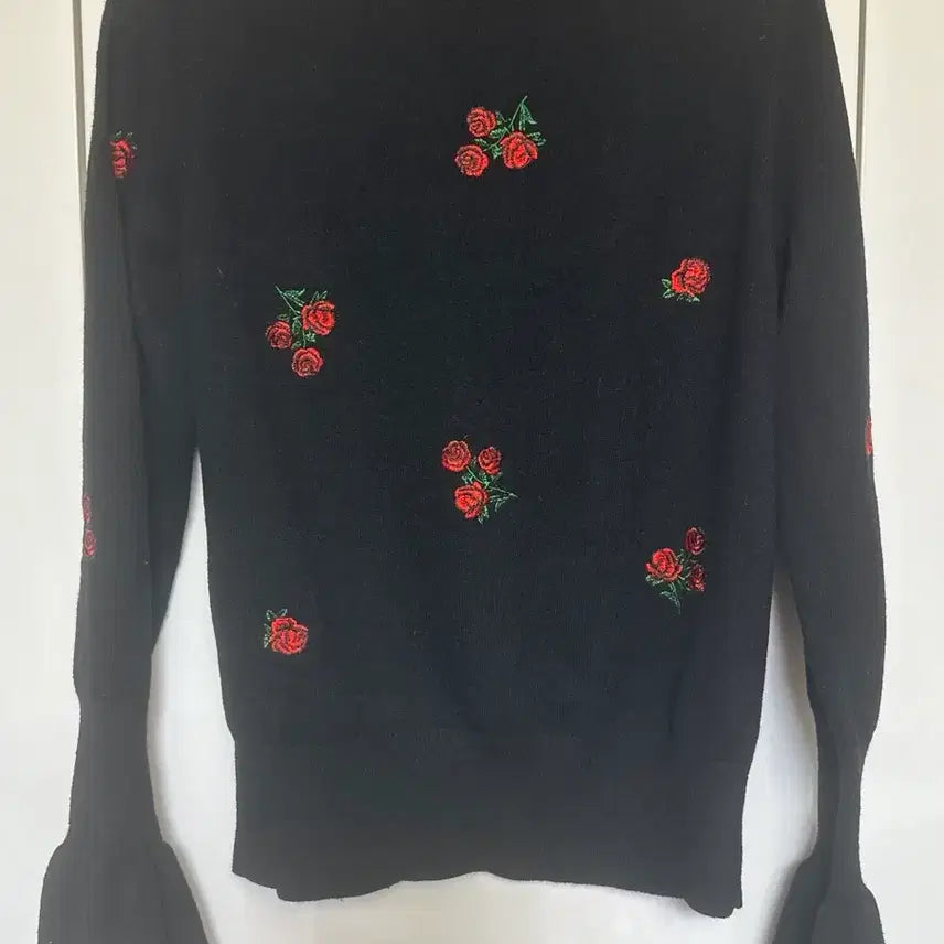 [BUNJANG] Sandro Wool Cashmere Rose Embroidery Knit / 산드로 울캐시미어장미 자수 니트