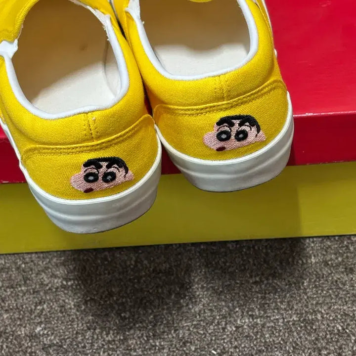 [BUNJANG] Crayon Shin-chan Canvas Slip-on Sneakers / 짱구는 못말려 캔버스 슬립온 운동화 판매