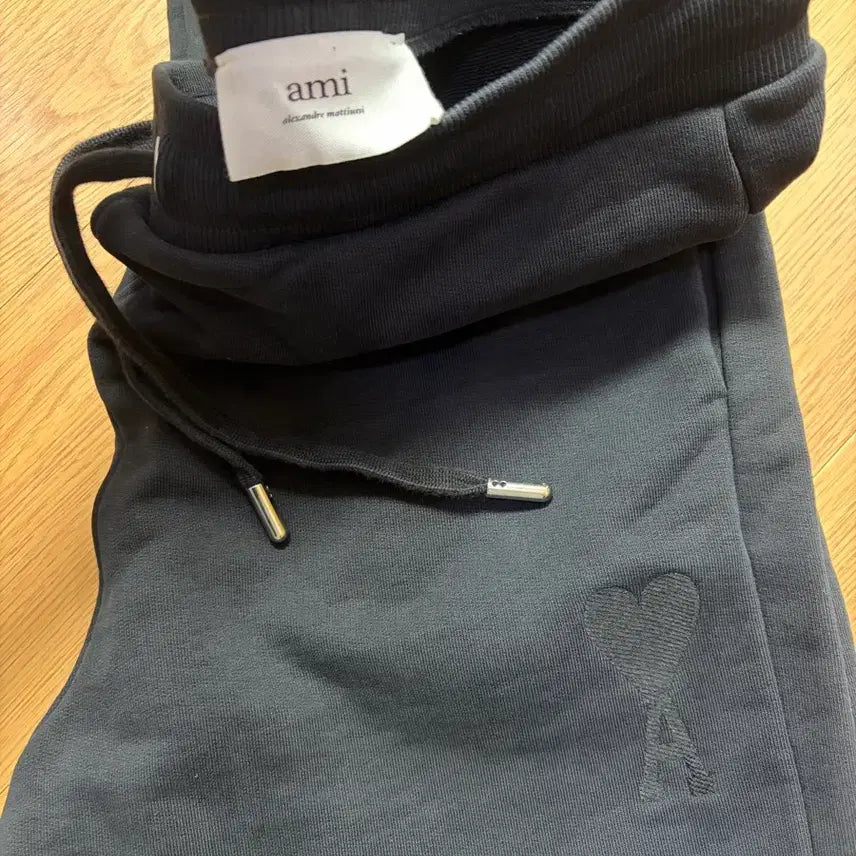 [BUNJANG] BTS Army Heart Embroidery Drawstring Training Pants / 아미 트레이닝팬츠