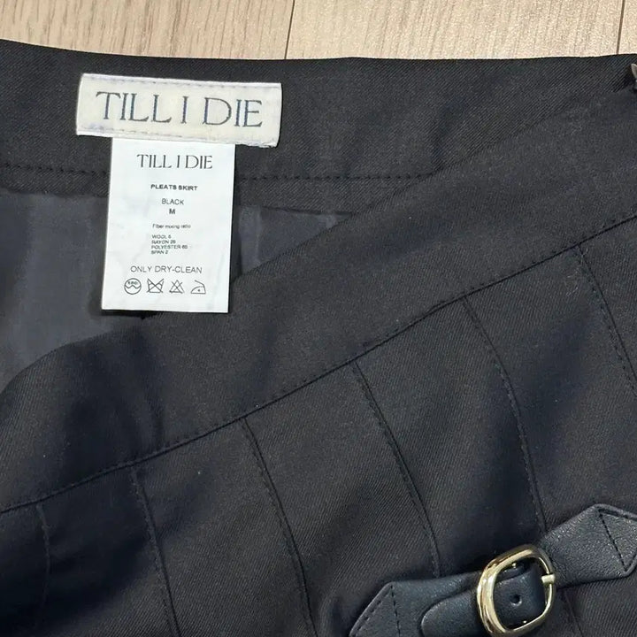 [BUNJANG] TILLIDIE Pleated Buckle Point Skirt / 틸아이다이 Buckle point pleats skirt