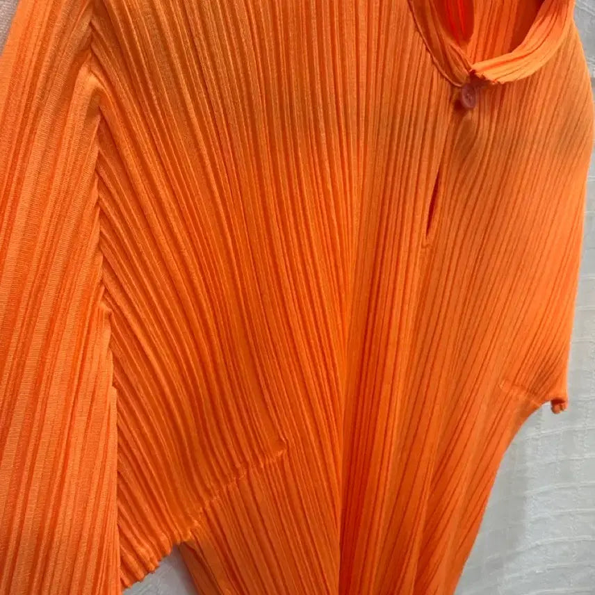 [BUNJANG] Issey Miyake Pleats Orange Short Sleeve T-shirt / 이세미야케 플리츠오렌지색 반팔티 사용가 없음
