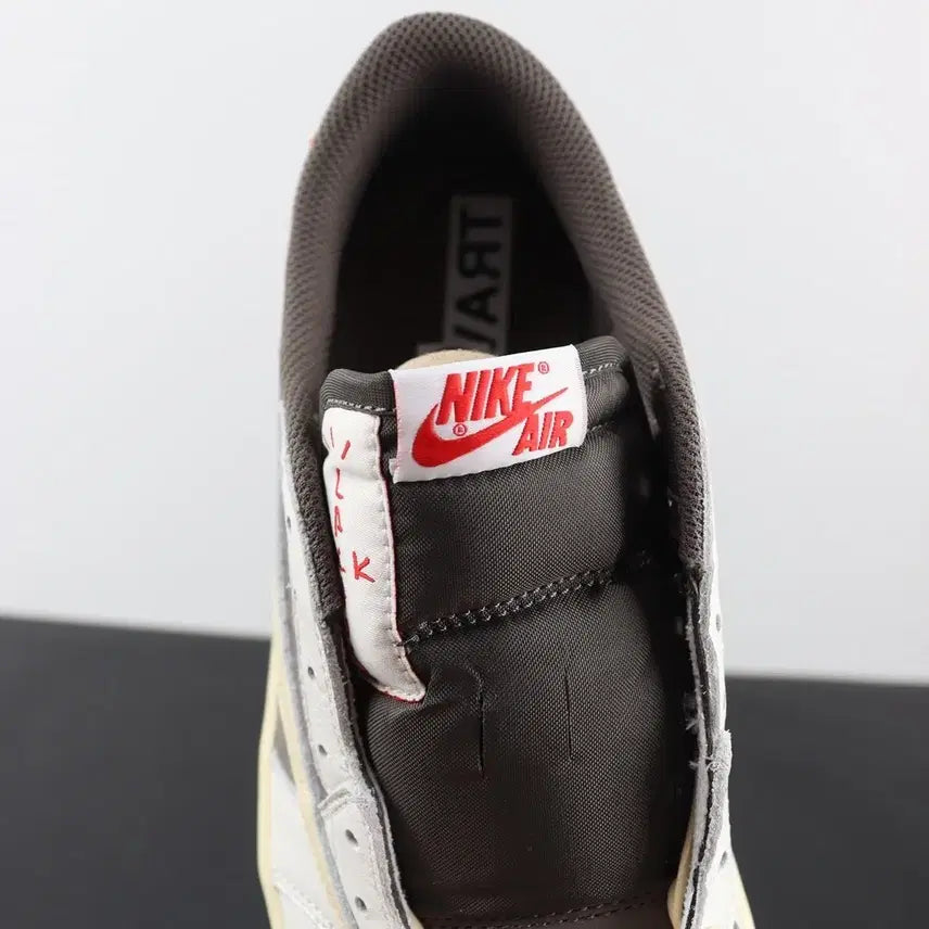 [BUNJANG] Nike Air Jordan 1 Low Retro Hook 1.0 Collaboration Basketball Shoes / 에어조던1 후크1.0 초대 콜라보레이션 로우 레트로 농구화사이즈 260