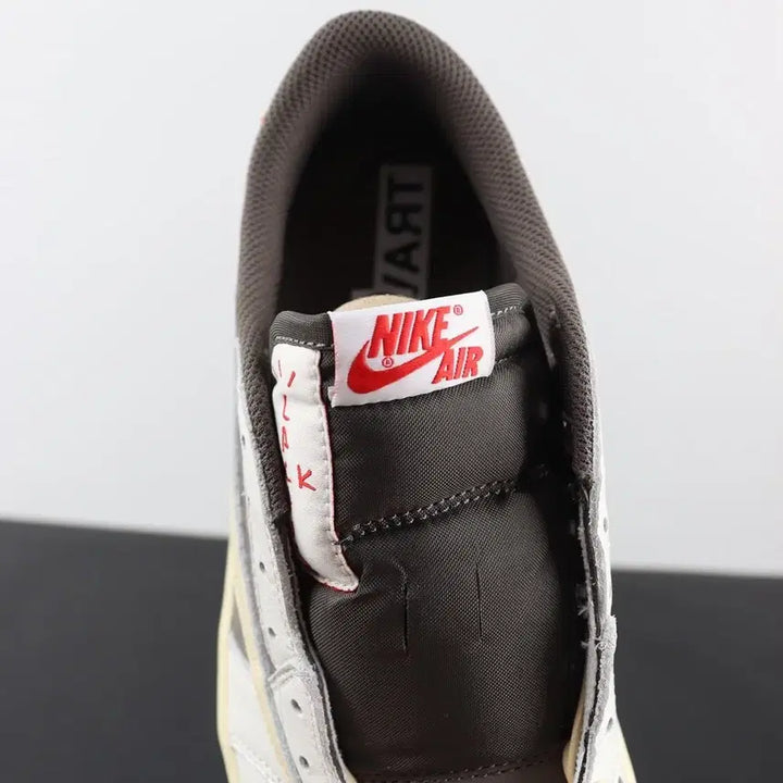 [BUNJANG] Nike Air Jordan 1 Low Retro Hook 1.0 Collaboration Basketball Shoes / 에어조던1 후크1.0 초대 콜라보레이션 로우 레트로 농구화사이즈 260