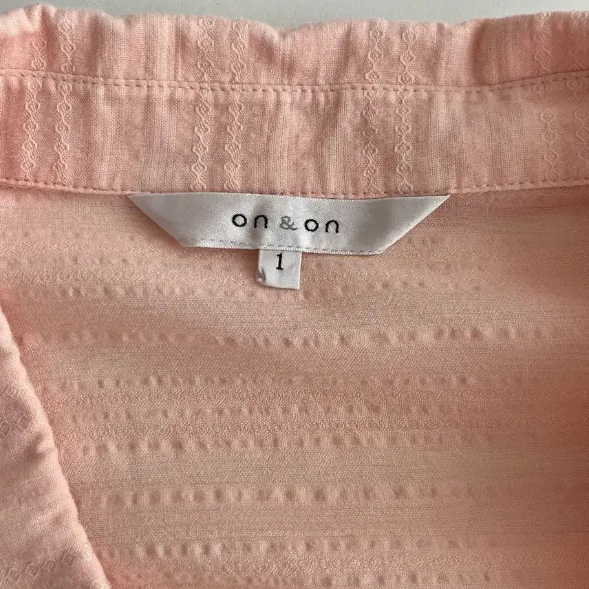 [BUNJANG] On&amp;On Embroidered Blouse Shirt / S) 온앤온 매듭 블라우스 셔츠 핑크