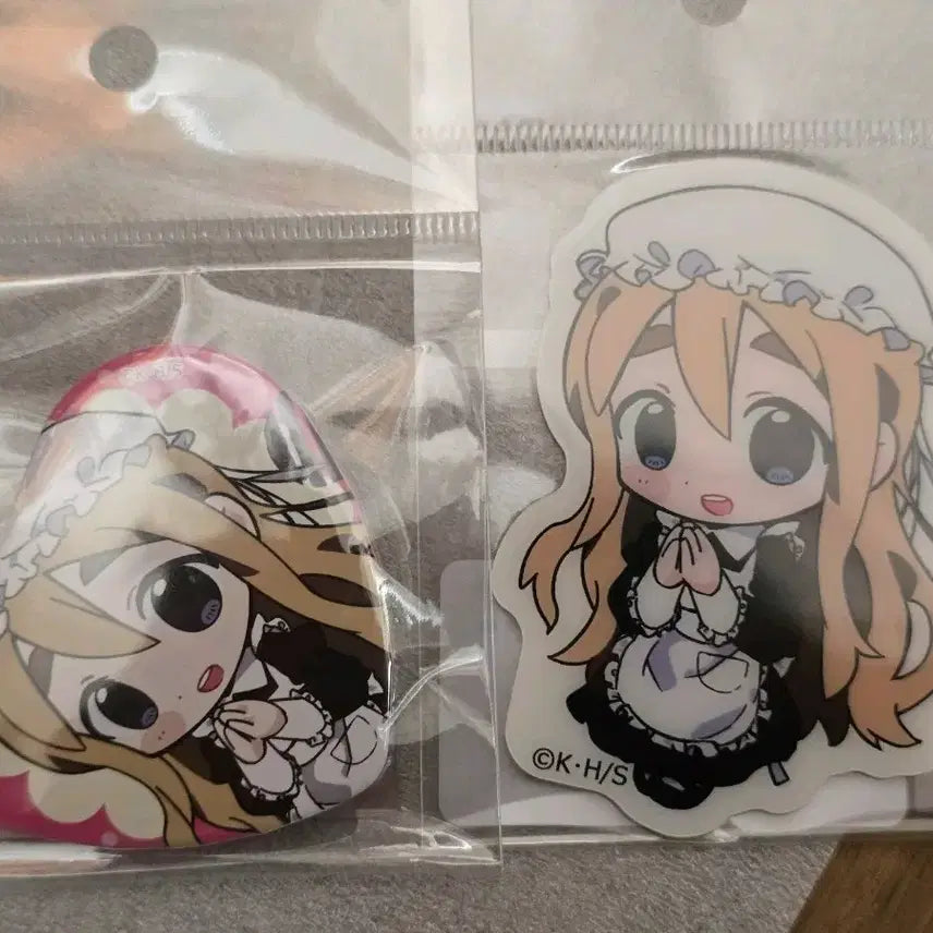 [BUNJANG] K-ON! Tsumugi Maid Badge &amp; Acrylic Sticker Set / 케이온 메이드 뱃지 + 아크릴 스티커 세트(츠무기)