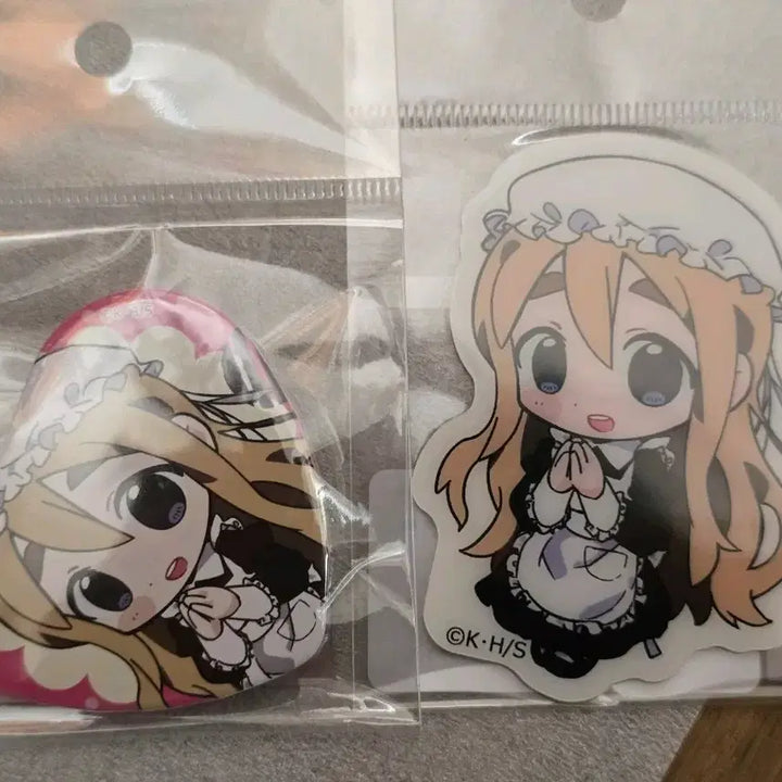 [BUNJANG] K-ON! Tsumugi Maid Badge &amp; Acrylic Sticker Set / 케이온 메이드 뱃지 + 아크릴 스티커 세트(츠무기)