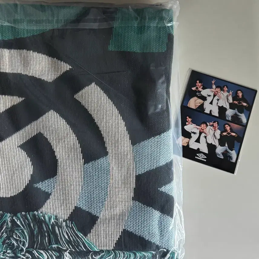 [BUNJANG] DAY6 x Umbro Blanket and Magnetic Set / (미개봉) 데이식스 엄브로 담요 및 마그네틱