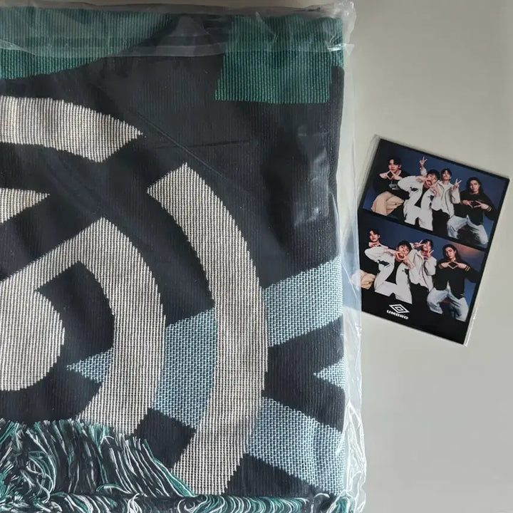 [BUNJANG] DAY6 x Umbro Blanket and Magnetic Set / (미개봉) 데이식스 엄브로 담요 및 마그네틱