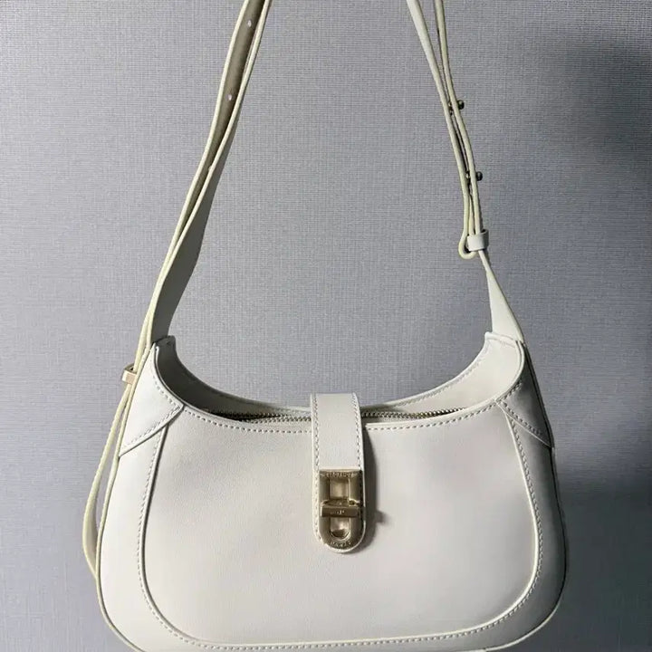 [BUNJANG] Elegant Paris Bonnie Russeller Shoulder Bag Ivory / 엘레강스 파리 보니 러셀러 숄더백 아이보리