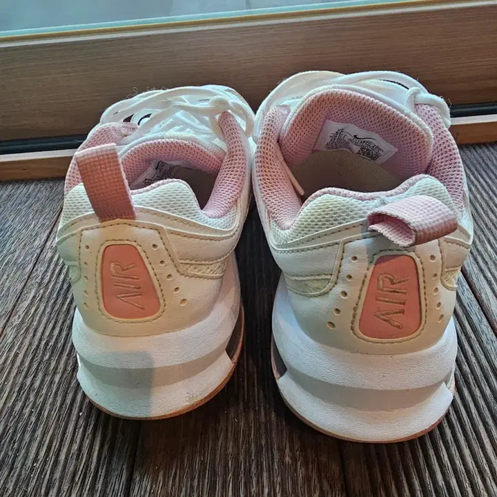 [BUNJANG] Nike Air Max White/Pink Sneakers 235mm / 나이키 에어맥스 화이트/핑크 운동화 235