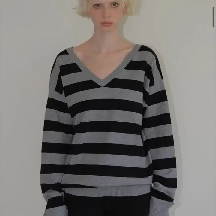[BUNJANG] QUTY C ONE-SHOULDER STRIPED KNIT_BLACK / 큐리티 C ONE-SHOULDER STRIPED KNIT_BLACK