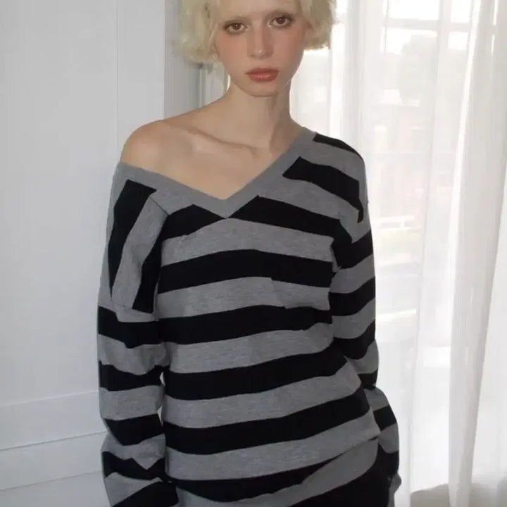 [BUNJANG] QUTY C ONE-SHOULDER STRIPED KNIT_BLACK / 큐리티 C ONE-SHOULDER STRIPED KNIT_BLACK
