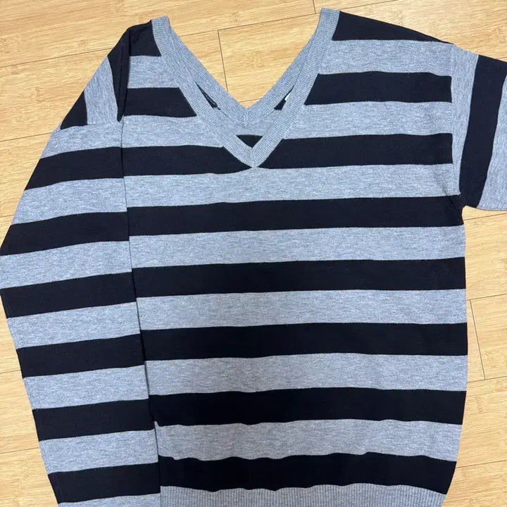 [BUNJANG] QUTY C ONE-SHOULDER STRIPED KNIT_BLACK / 큐리티 C ONE-SHOULDER STRIPED KNIT_BLACK